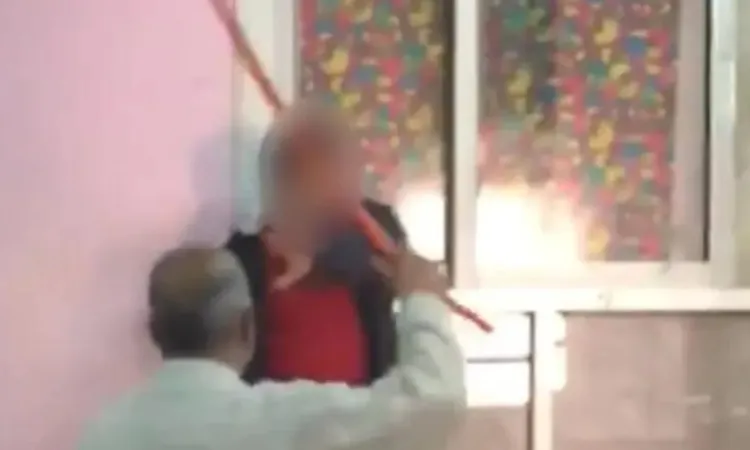 أسرة تحرر محضرا ضد معلم تسبب في كسر ذراع تلميذ في قنا