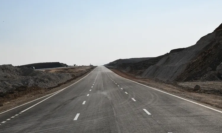 بعد تكرار نزيف الدماء.. أهالي قنا: ازدواج طريق الأقصر الغربي بدء منذ 5 أعوام فمتى ينتهي؟