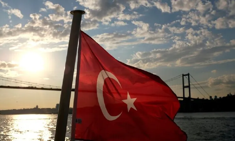 الدفاع التركية: ناقلة النفط التي تعرضت لانفجار أمس في البحر الأسود تم ضربها مجددا بمسيرة