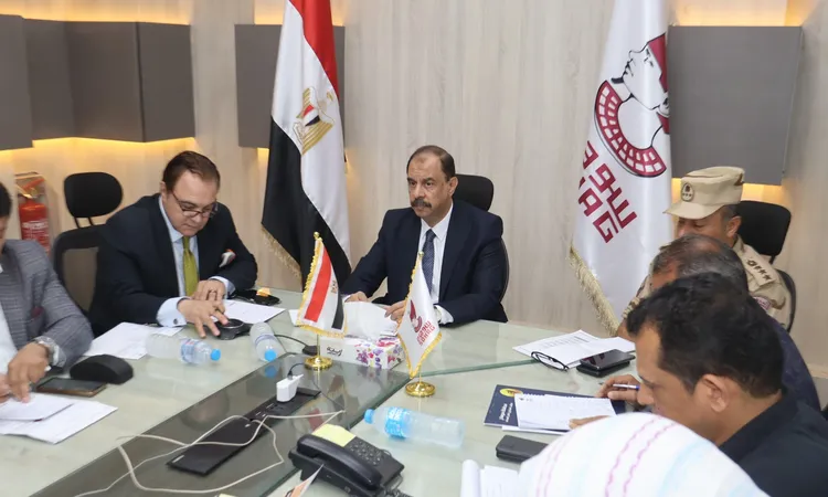 لليوم الثاني على التوالي .. غرفة العمليات الرئيسية بسوهاج تتابع سير انتخابات مجلس النواب