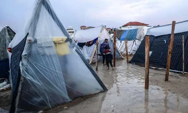 هيئة دعم فلسطين: مياه الأمطار غمرت خيام النازحين في غزة