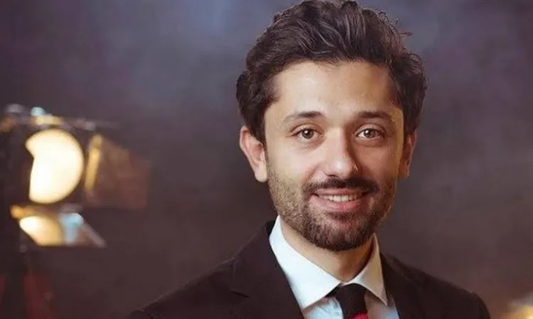 كريم محمود عبدالعزيز يُعلن انفصاله: “الطلاق تم بكل احترام.. وأم بناتي ستظل في مكانتها”