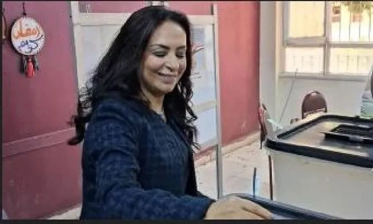 وزيرة التضامن تدلي بصوتها في انتخابات النواب بمدرسة بدر الإعدادية بالدقي
