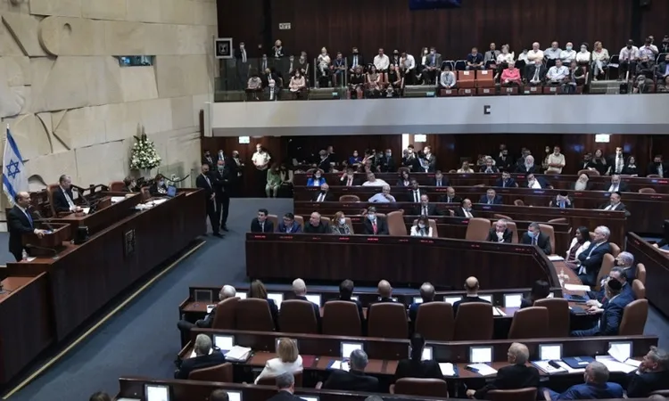 يسرائيل هيوم: الكنيست يصوت اليوم على مشروع قانون بإعدام أسرى فلسطينيين