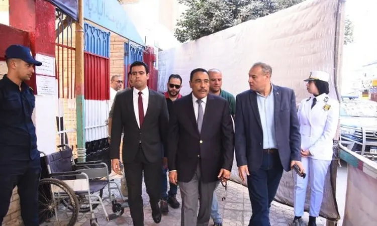 محافظ مطروح يمطئن على أعمال التصويت ويوجه بإزالة أي معوقات أمام الناخبين