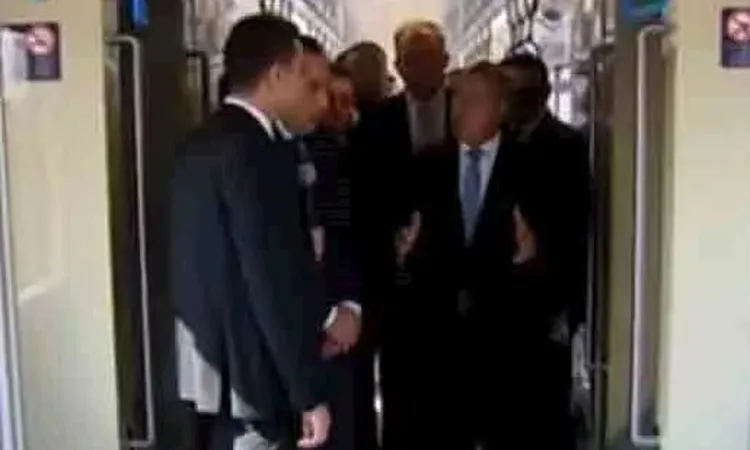 مدبولي يتفقد القطار الكهربائي السريع