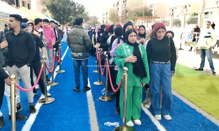 الفتيات يزين المشهد الانتخابي بالإسماعيلية.. إقبال كثيف أمام لجنة الشهيد جواد حسني