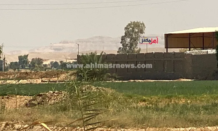 مخاوف من الأوبئة.. “كارثة بيئية” تهدد أهالي قرية كرم عمران بقنا