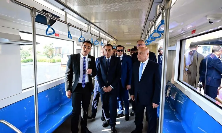 مدبولي يتفقد الأتوبيسات المحلية ويشيد بخطة توطين الصناعة في مصر