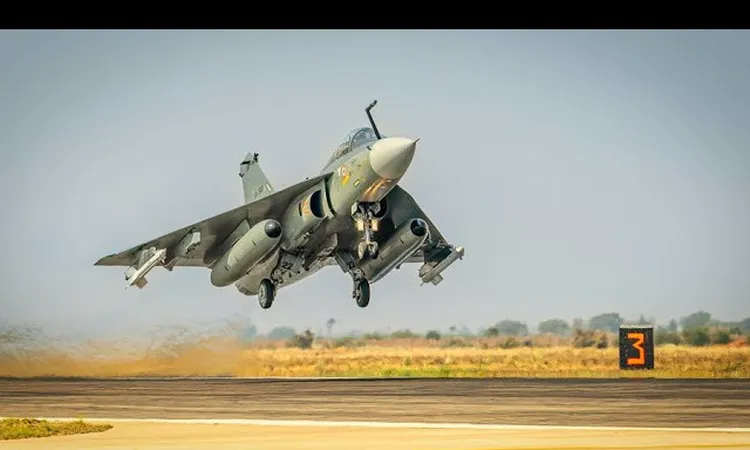 سلاح الجو الهندي: مقتل طيار في تحطم طائرة مقاتلة خلال معرض دبي للطيران