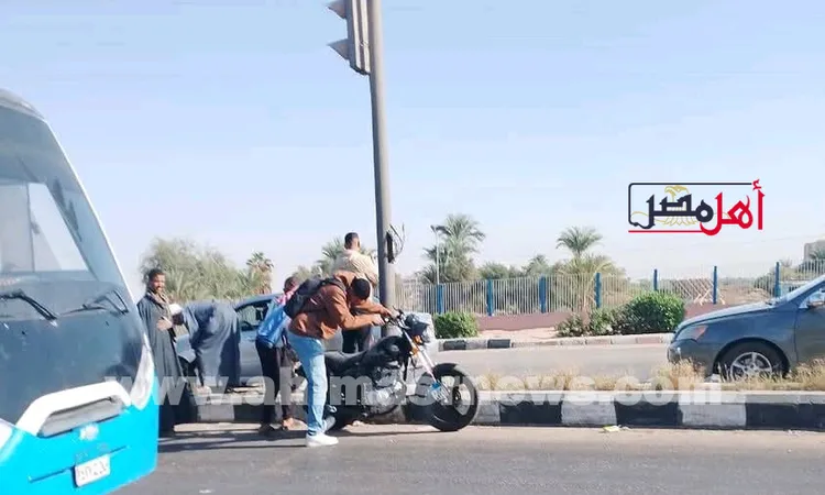 إصابة شخص في انقلاب موتوسيكل بجوار مستشفى الجامعة بقنا