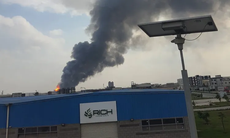 اندلاع حريق في مصنع أحبار بالمنوفية.. و«الحماية المدنية» تحاول السيطرة عليه