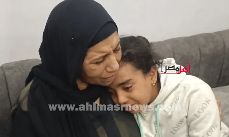 تطالب ببطاقة تموين لأولاد حسن.. والدة شهيد الشهامة تستغيث