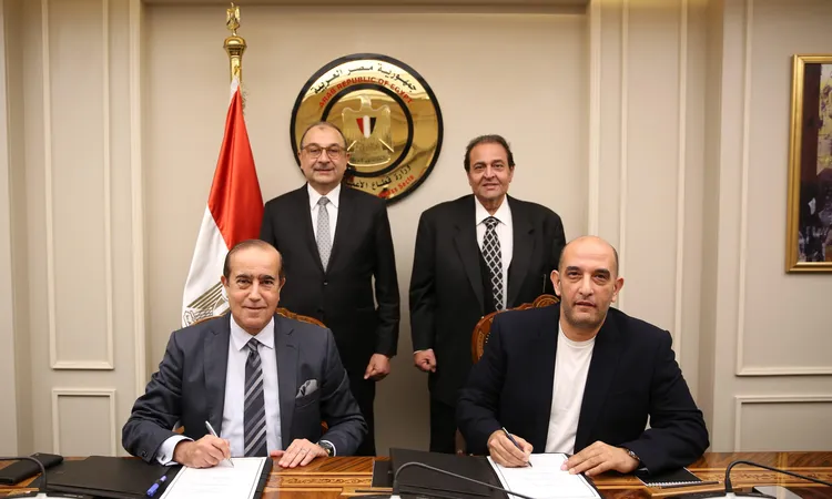 وزير قطاع الأعمال العام يشهد توقيع اتفاق تكميلي لعقود تطوير “مجاويش” بالغردقة