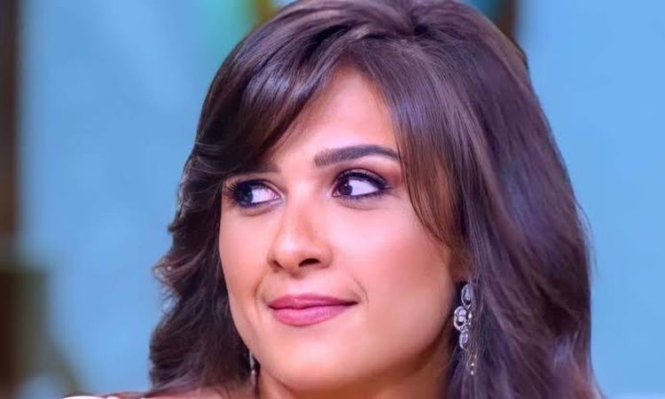 ياسمين عبد العزيز والسقا يواصلات تصوير فيلم “خلي بالك من نفسك”