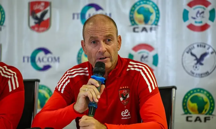 محاضرة فنية للاعبي الأهلي قبل التحرك إلى ملعب مولاي الحسن