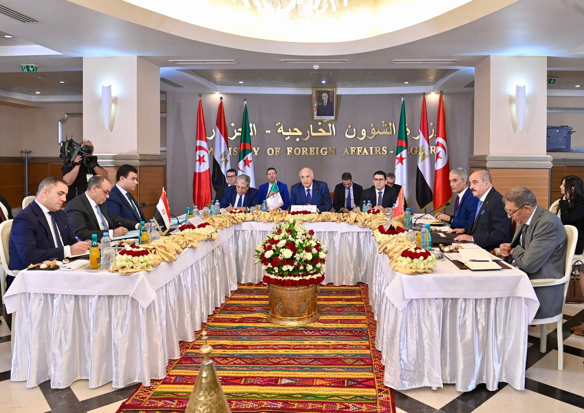 تحليل | الجزائر تعيد ضبط بوصلة الحل في ليبيا: دبلوماسية التوازن ومسؤولية الجوار