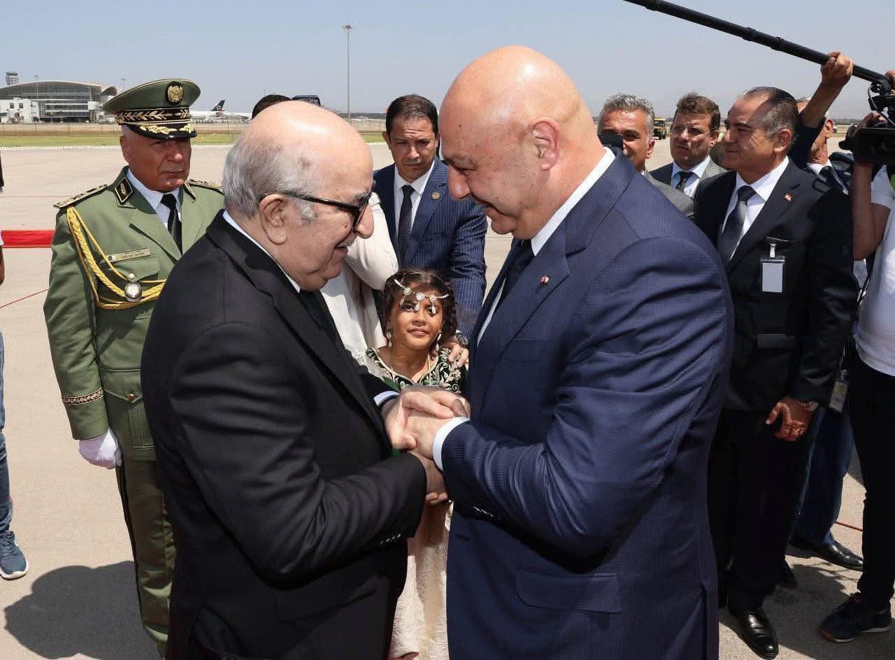 الرئيس اللبناني يهنىء الرئيس تبون