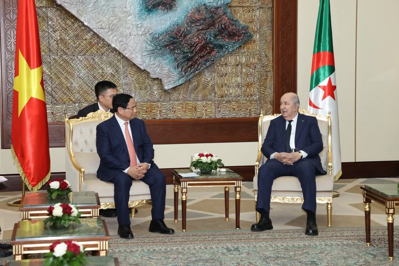 مباحثات موسعة بين الوفدين الجزائري والفيتنامي بقصر المرادية
