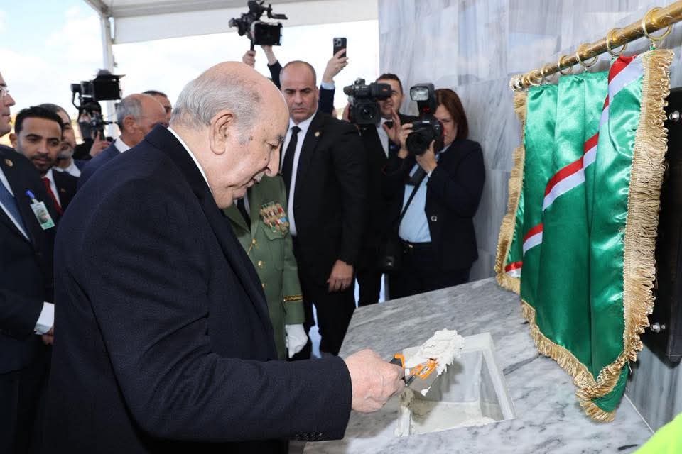 الرئيس تبون يضع حجر الأساس لـ 8050 مسكناً بصيغة “عدل 3” بقسنطينة