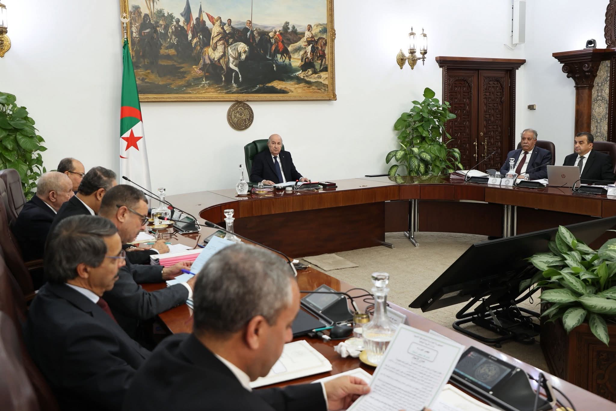 تفاصيل رفع الحد الأدنى للأجر ومنحة البطالة