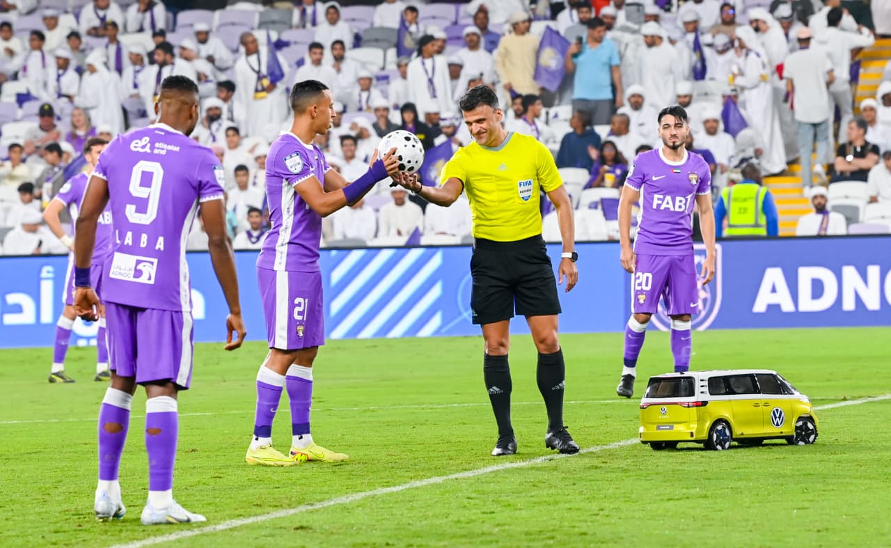 شاهد.. رامي ربيعة ينفعل على الحكم خيل مانزانو في مباراة العين ضد الجزيرة