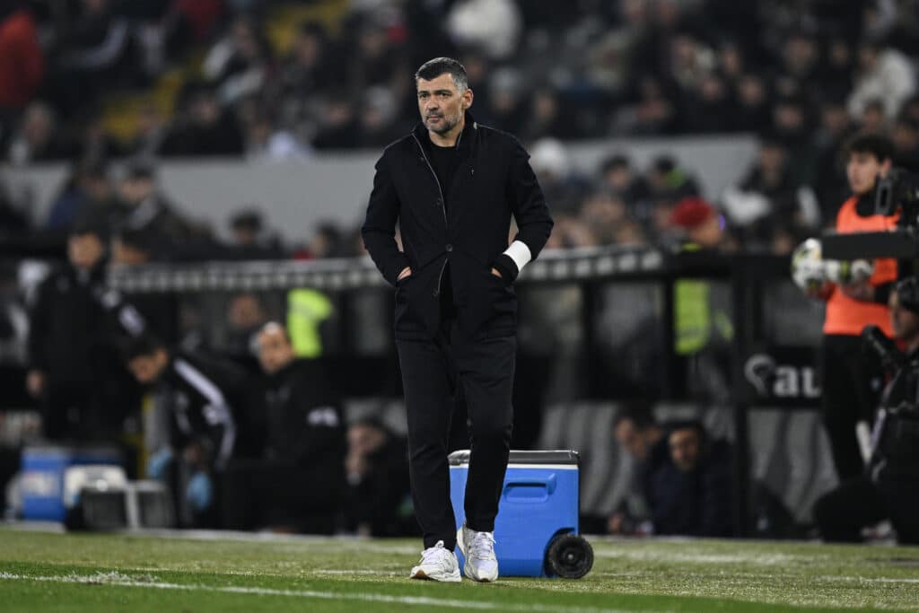 الاتهامات تتوالى على كونسيساو.. هل اصطدم بلاعبي الاتحاد؟