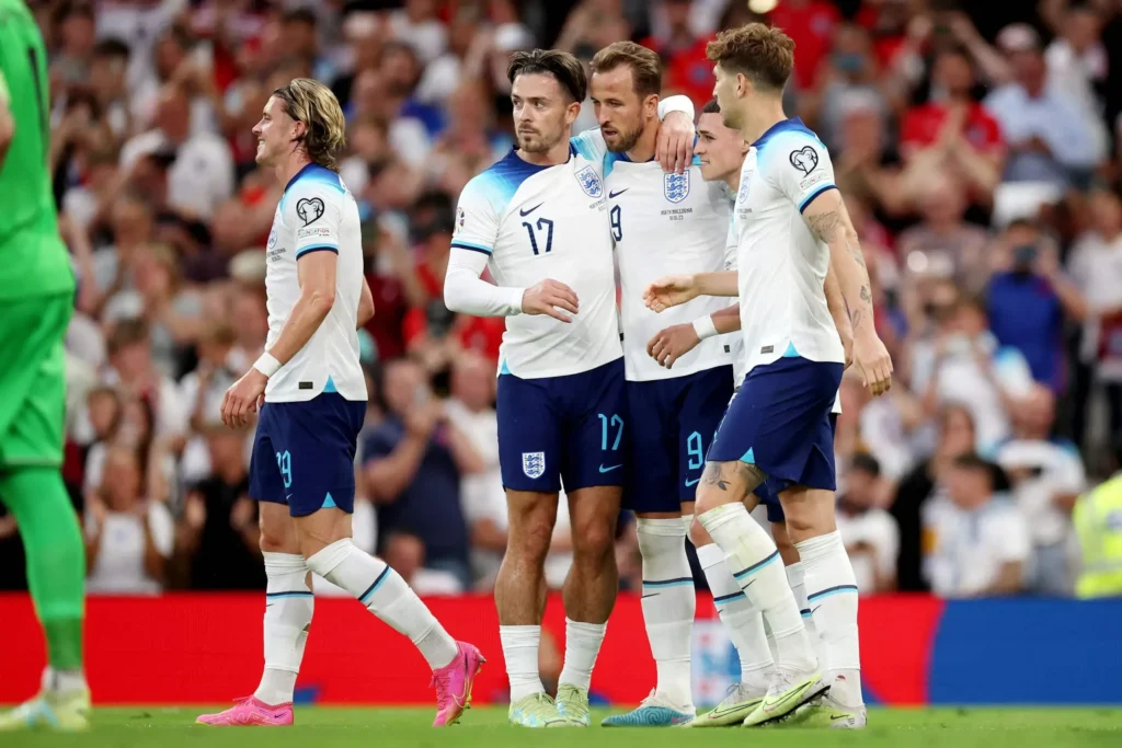 إنجلترا تكشف عن سلاح سري قبل كأس العالم.. أحذية لتغيير العقل