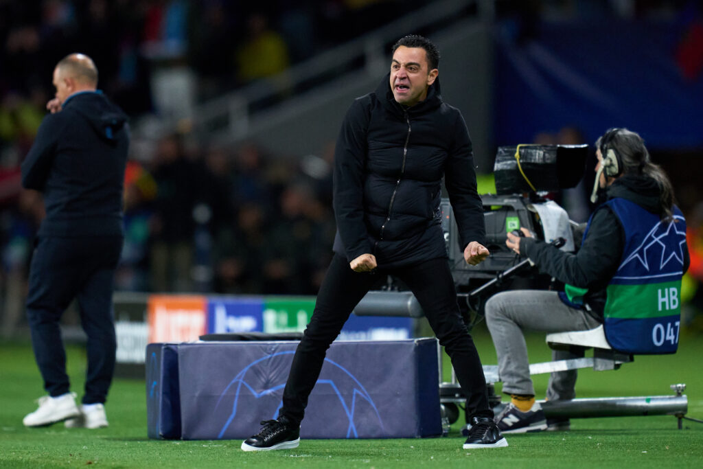 سر مكالمة تشافي التي عطلت انتقال نجم برشلونة إلى تشيلسي