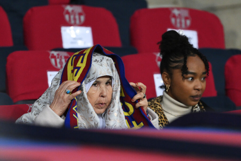 العائلة هي كل شئ.. جدة لامين يامال تدعمه في كامب نو