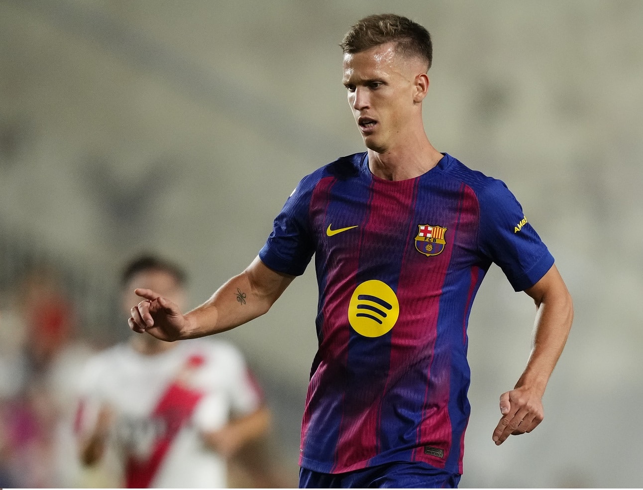 عرض ألماني ضخم يُهدد استمرار أولمو في برشلونة