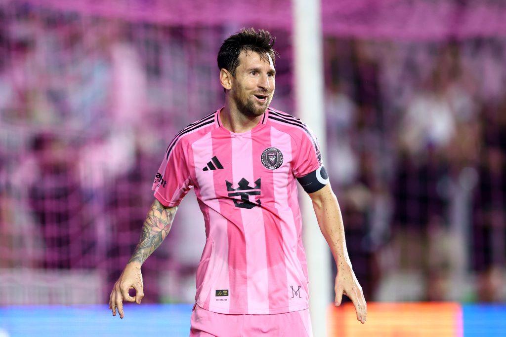 ليونيل ميسي: لم أتخيل فكرة الرحيل عن برشلونة