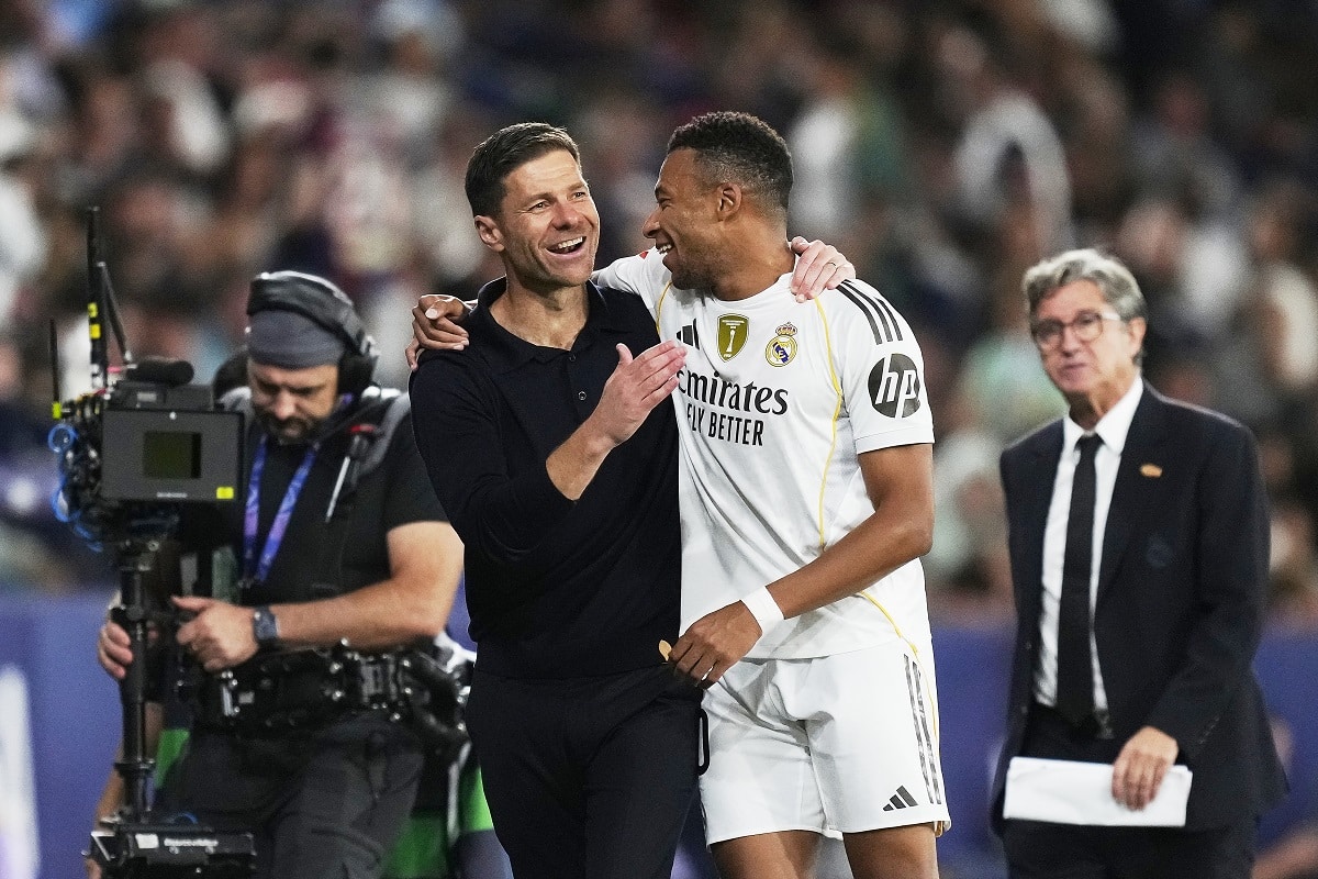 ماركا: ألونسو أراد اللعب لمبابي مثل بنزيما مع أنشيلوتي ولكن لفينسيوس وبيلينجهام رأيًا آخر!