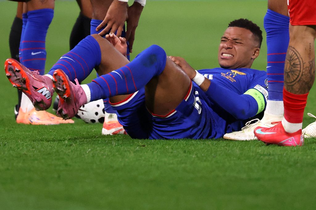 لن يلعب ضد أذربيجان.. إصابة كيليان مبابي وعودته إلى ريال مدريد