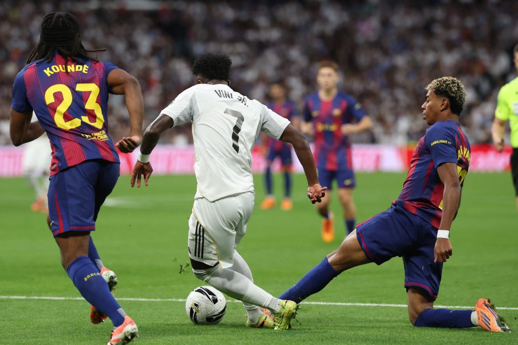 ريال مدريد وبرشلونة يقودان صراع أوروبي محتدم على ضم موهبة ألكمار