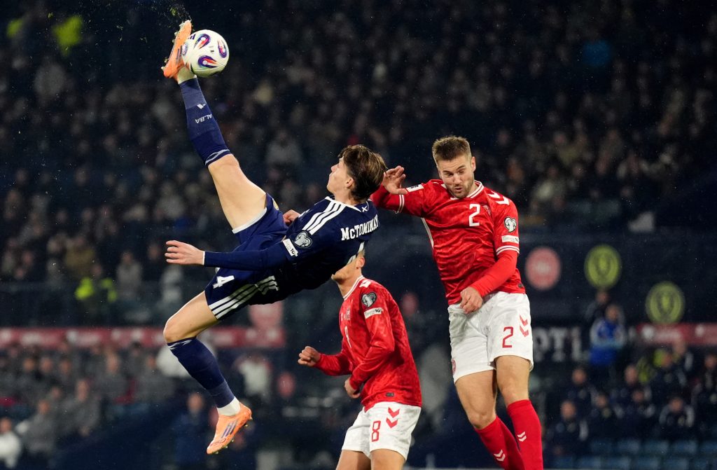 أجمل هدف تشاهده اليوم.. ماكتوميناي يسجل على طريقة كريستيانو رونالدو!