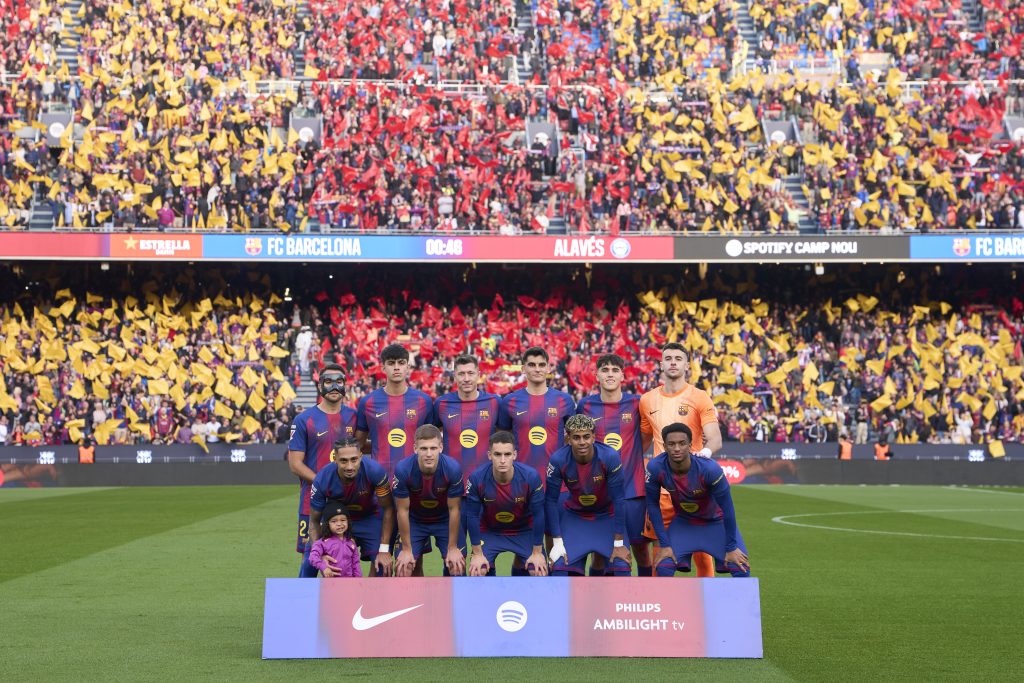 مدافع برشلونة يقترب من الغياب عن مواجهة أتلتيكو مدريد