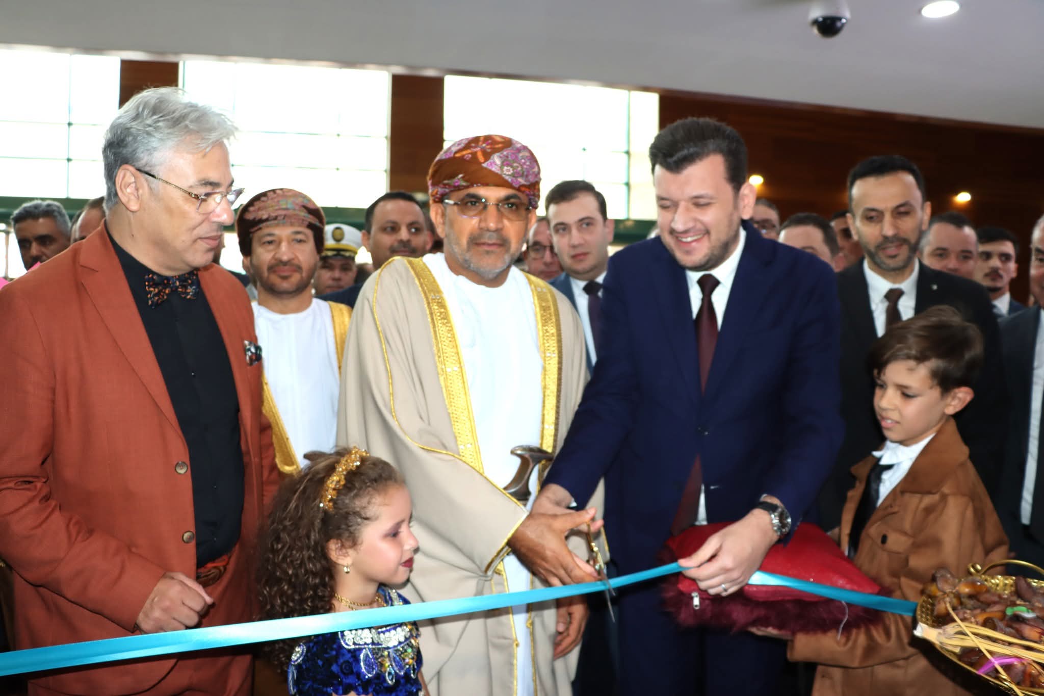 افتتاح الطبعة العاشرة للصالون الدولي للصيد البحري وتربية المائيات بوهران: شراكات جديدة لدعم الاقتصاد الأزرق وتعزيز الأمن الغذائي