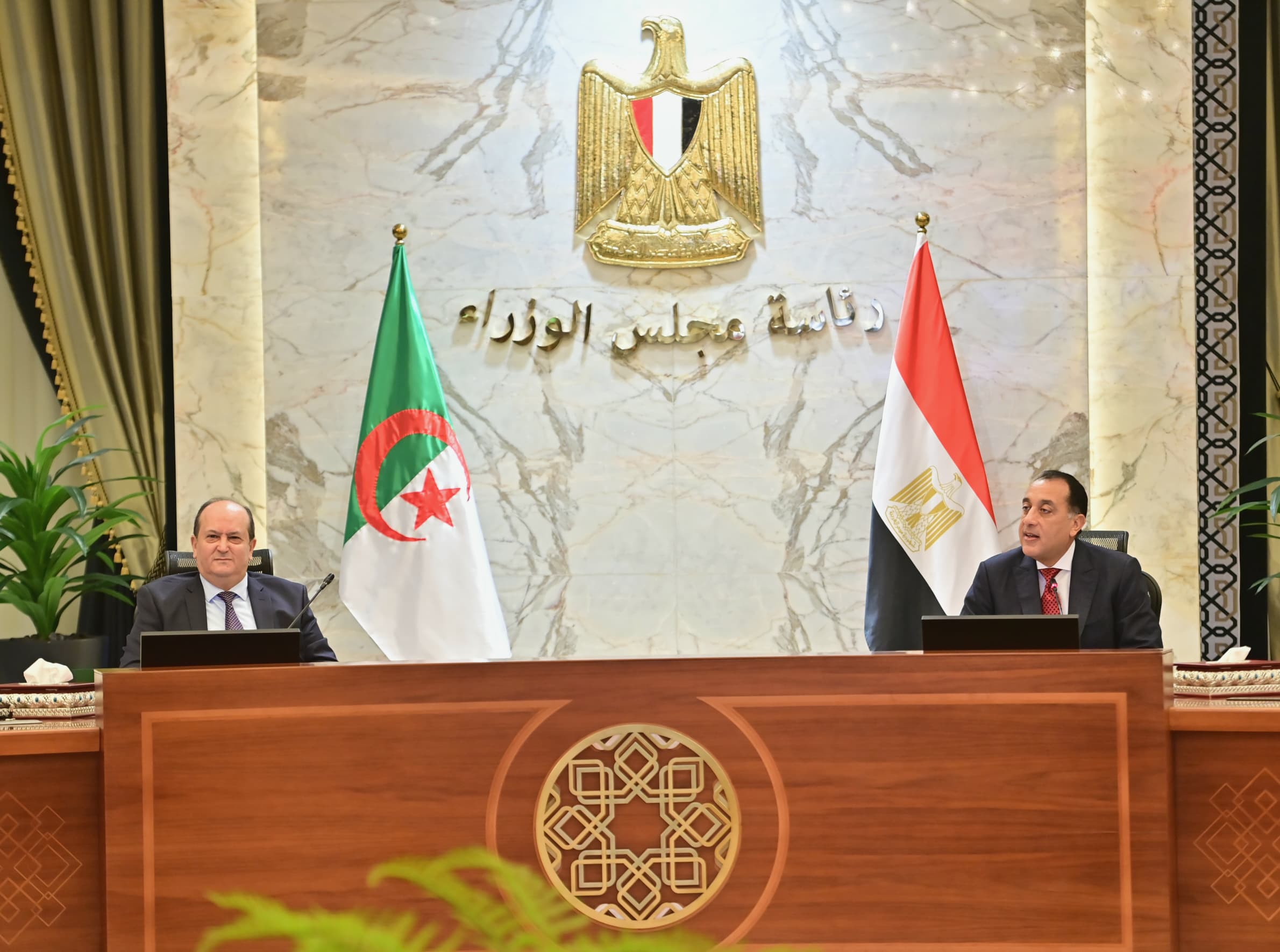 القاهرة تستقبل الجزائر بـ18 وثيقة تعاون: شراكة استراتيجية تتجاوز المليار دولار