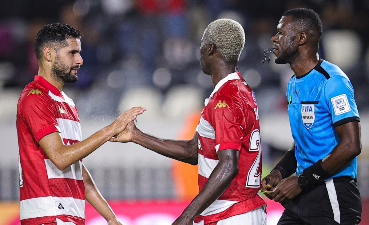 أولمبيك آسفي يطالب بفتح تحقيق حول حكام مباراته ضد الوداد