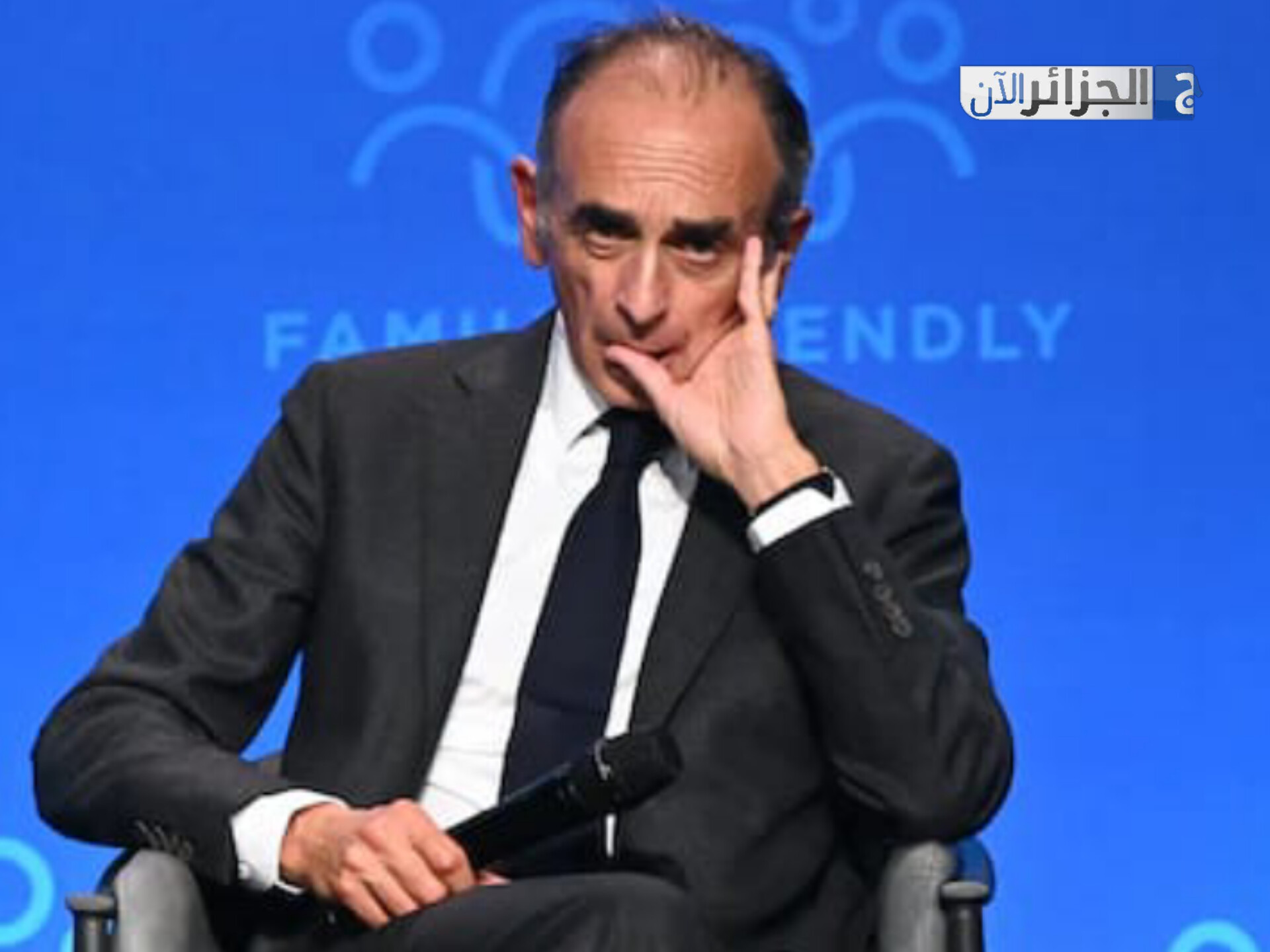 إريك زمور يصاب بالهستيريا بعد الإفراج عن صنصال