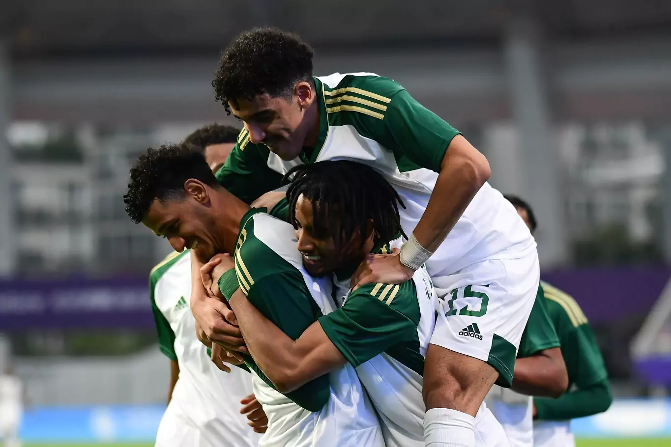 منتخب السعودية يستبعد الحسن بعد تعرضه للرباط الصليبي