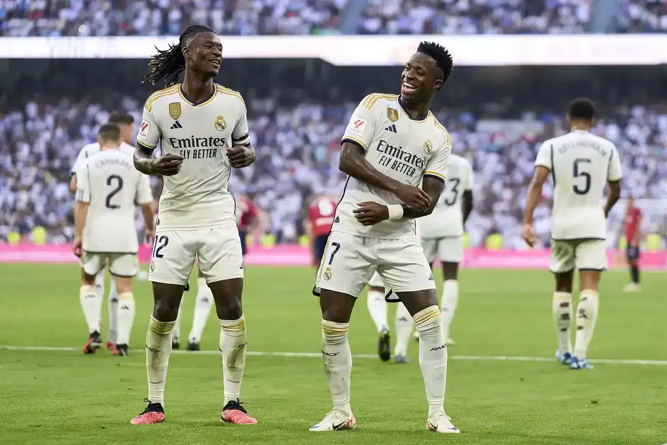 كامافينجا يكشف حقيقة وجود أزمة بين لاعبي ريال مدريد وتشابي ألونسو