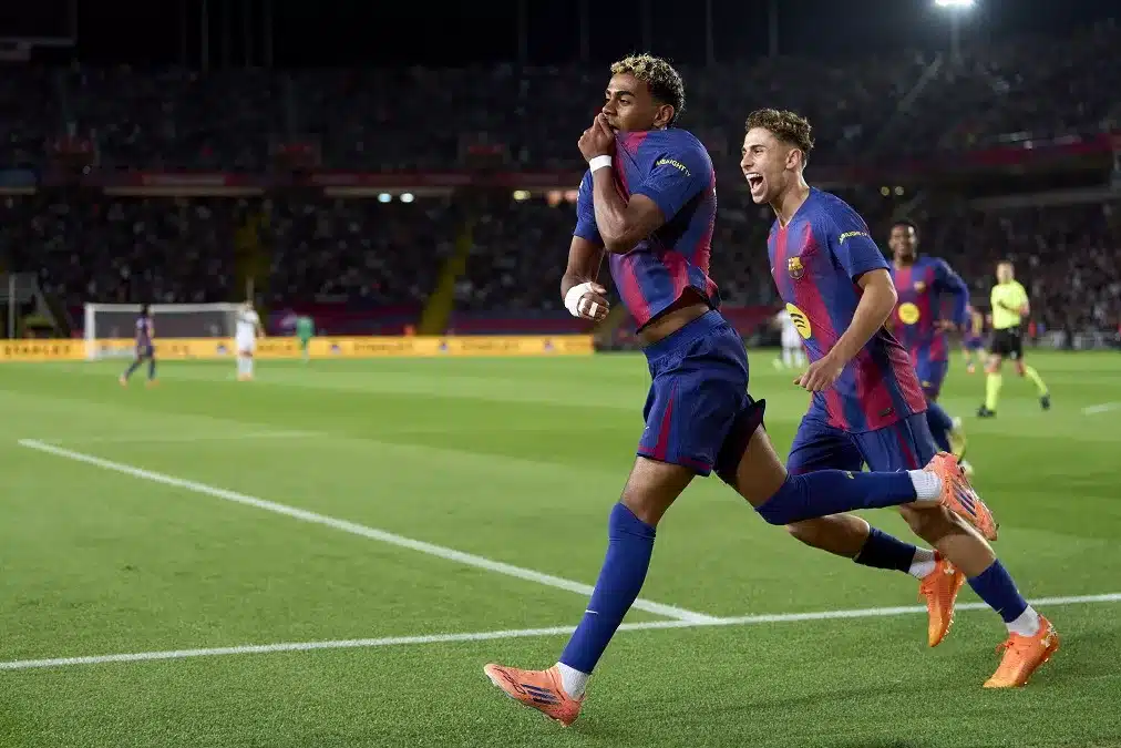 موضة الشارع تقتحم كرة القدم.. لامين يامال بإصدار جديد من أديداس