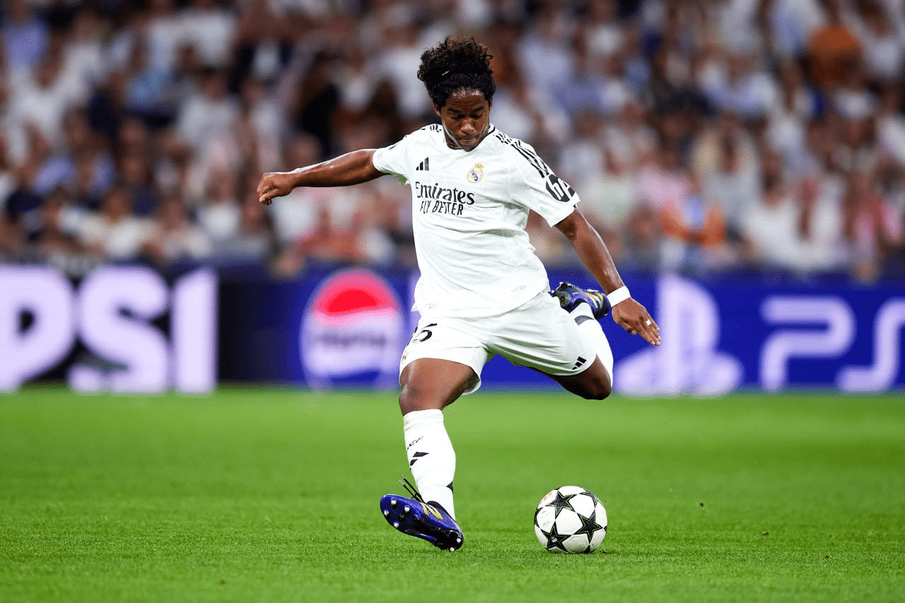 عملاق إنجليزي ينافس ليون على ضم إندريك من ريال مدريد