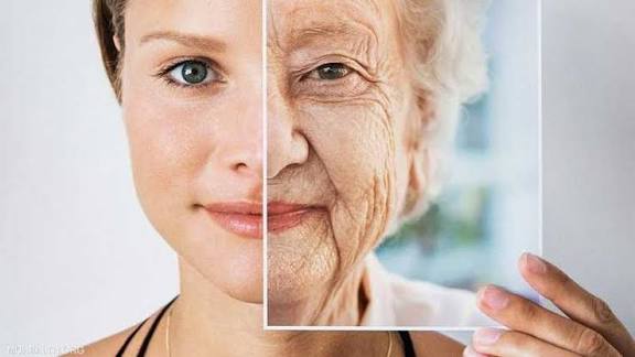 عادات يومية بسيطة تطيل العمر وتبطئ الشيخوخة.. العلم يكشف السر