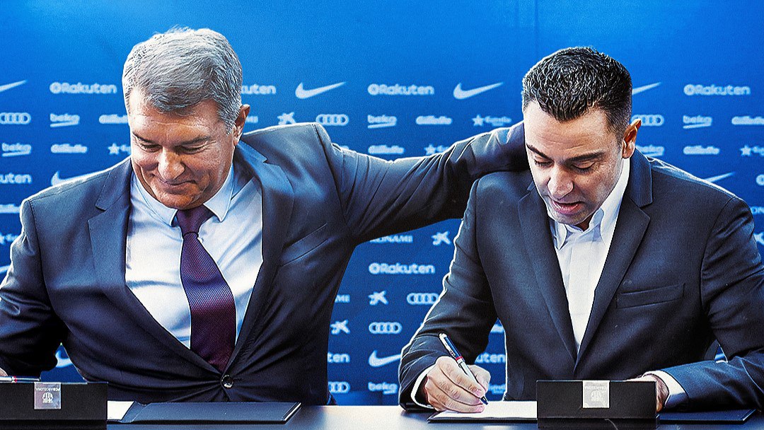 تشافي يدعم خصم لابورتا في برشلونة (فيديو)