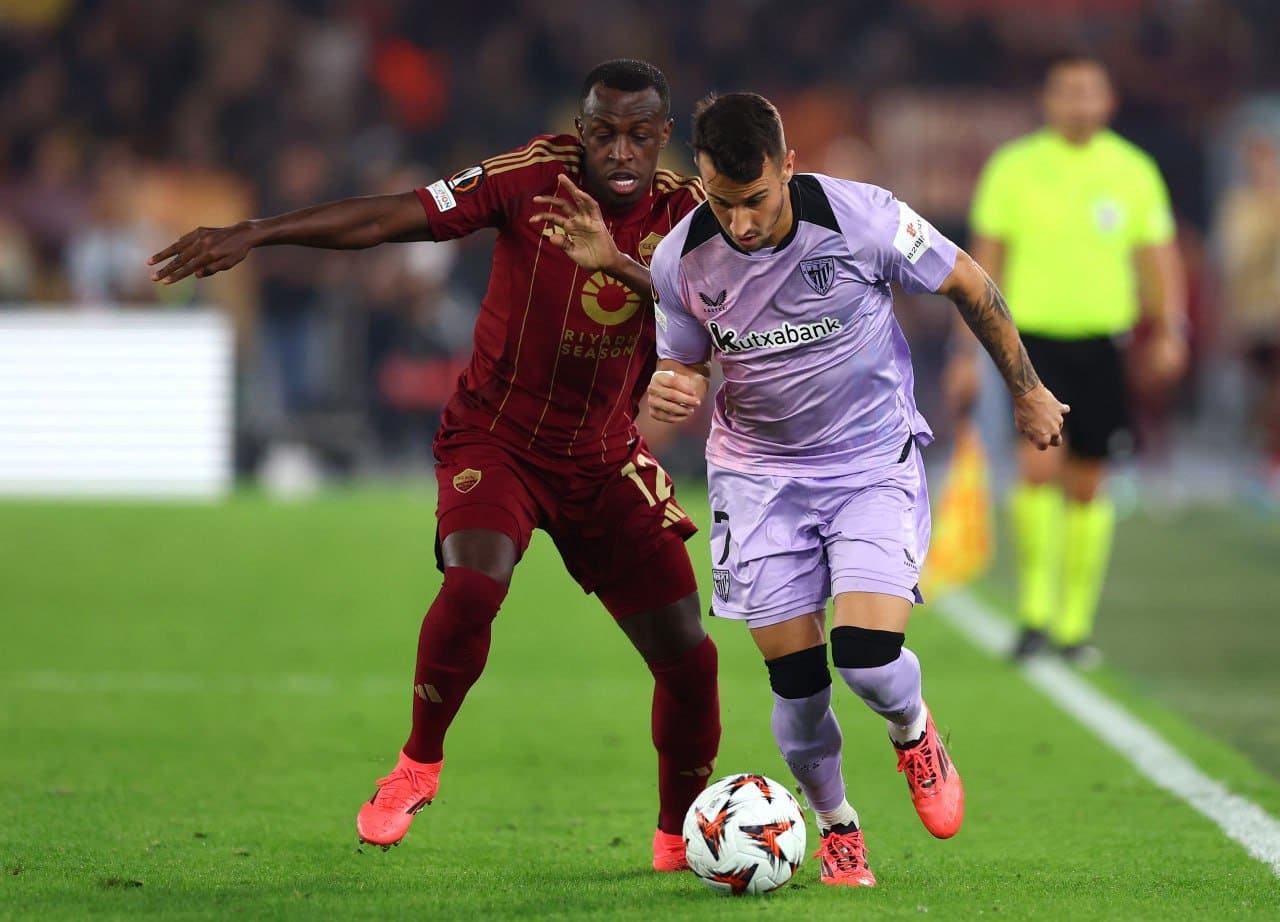 وزير الرياضة السابق يفجر مفاجأة في صفقة انتقال سعود عبد الحميد إلى روما