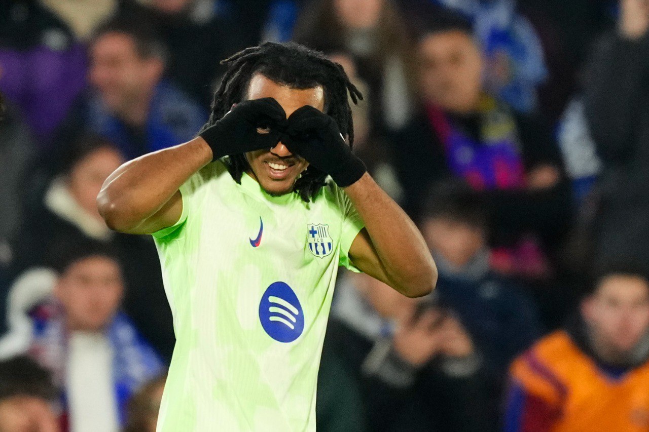 الأرقام لا تكذب.. كوندي أحد أفضل المدافعين في العالم حاليًا