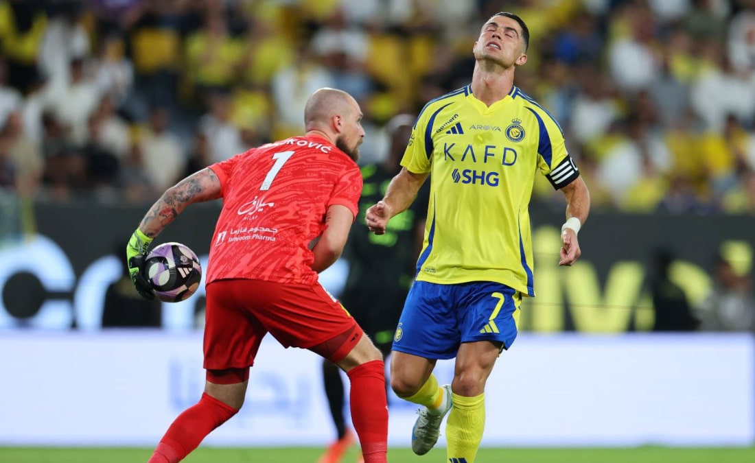 كريستيانو رونالدو يهاجم حكم مباراة النصر ونيوم في الدوري السعودي للمحترفين